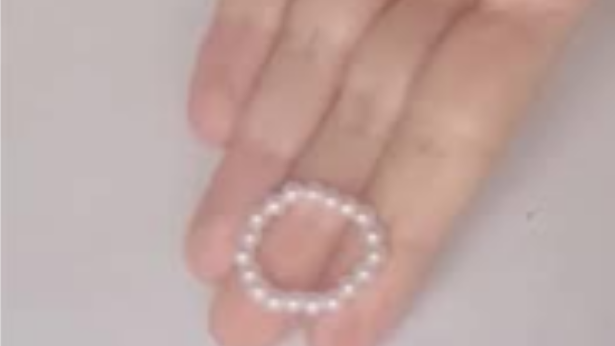 Cómo hacer un anillo de perlas: una joya sencilla, elegante y hecha por ti.